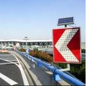 源头工厂铝制道路交通指示牌LED太阳能箭头标志牌黄黑箭头导向牌