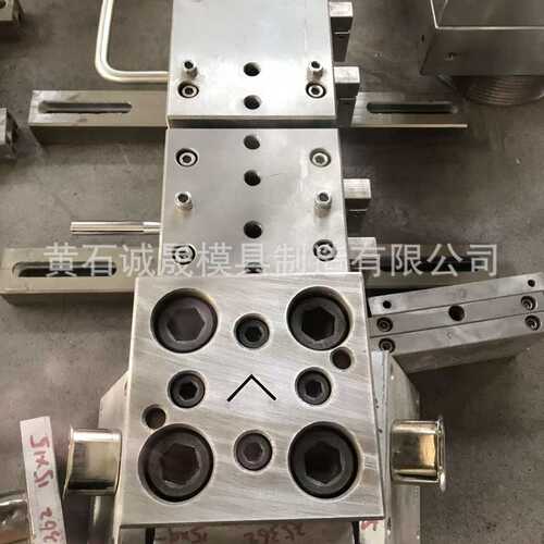 PVC异型材踢脚线木塑门套线工业缠绕管装饰线门边角线异型加工