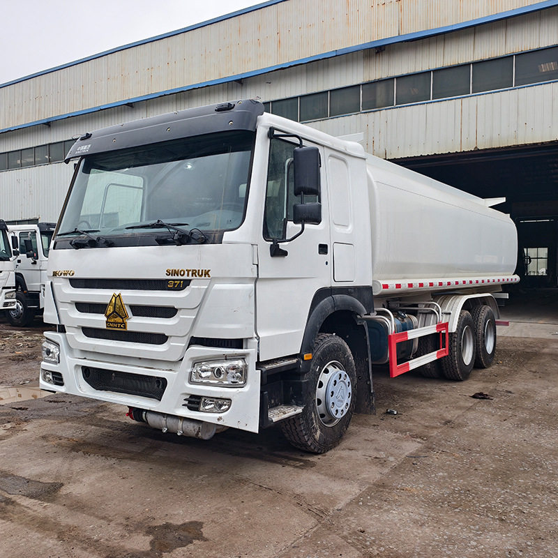 重汽豪沃后八轮铝合金运输罐车 20方柴油汽油移动加油车 颜色可订