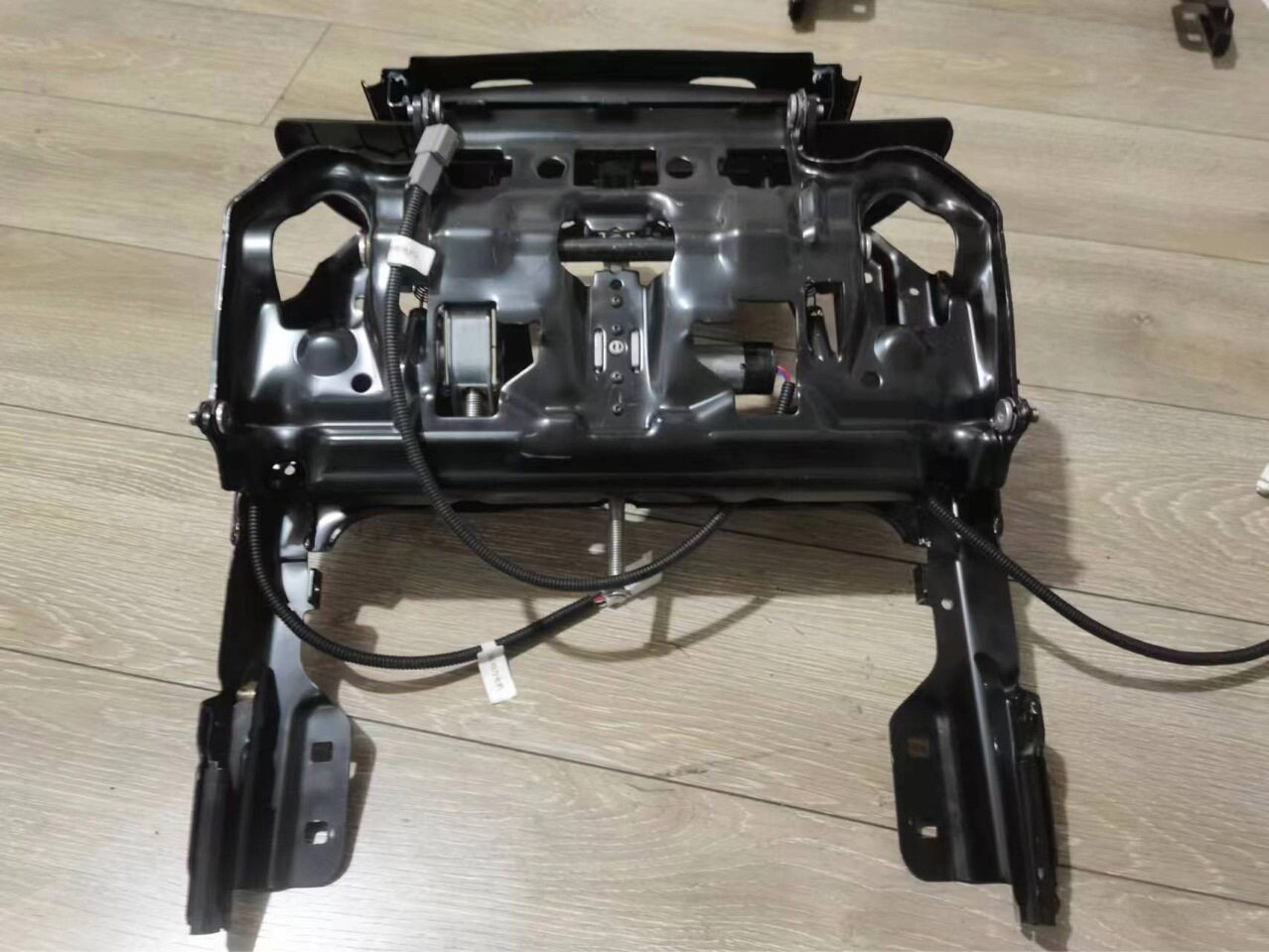 汽车座椅模具设计制造连续单冲