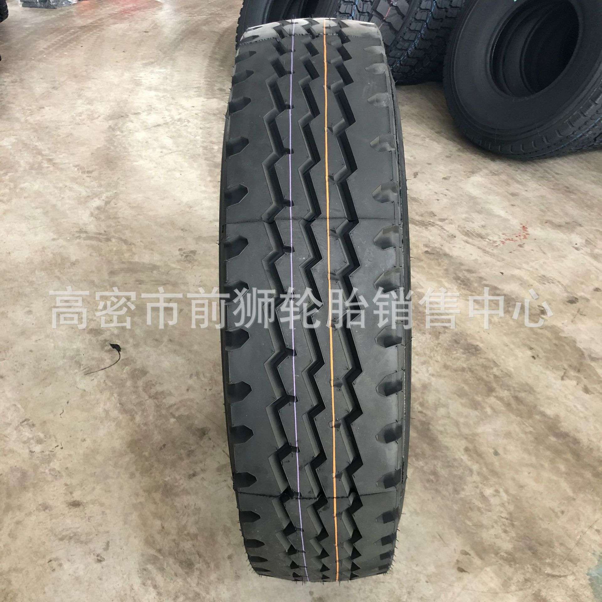 矿山卡车 轮胎825/900/1000/1100/1200全钢丝真空12r22.5前四后八