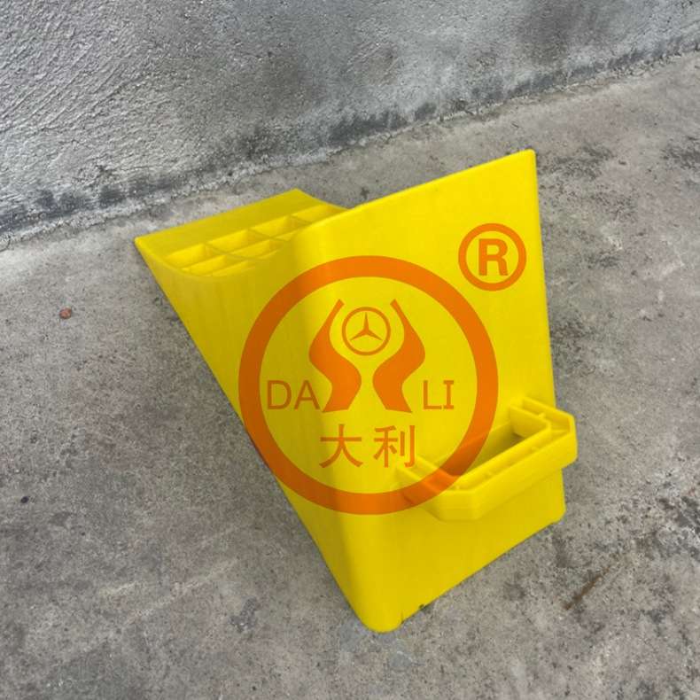汽车止退器塑料便携式汽车轮胎止滑器大小货车防倒退三角木停车垫