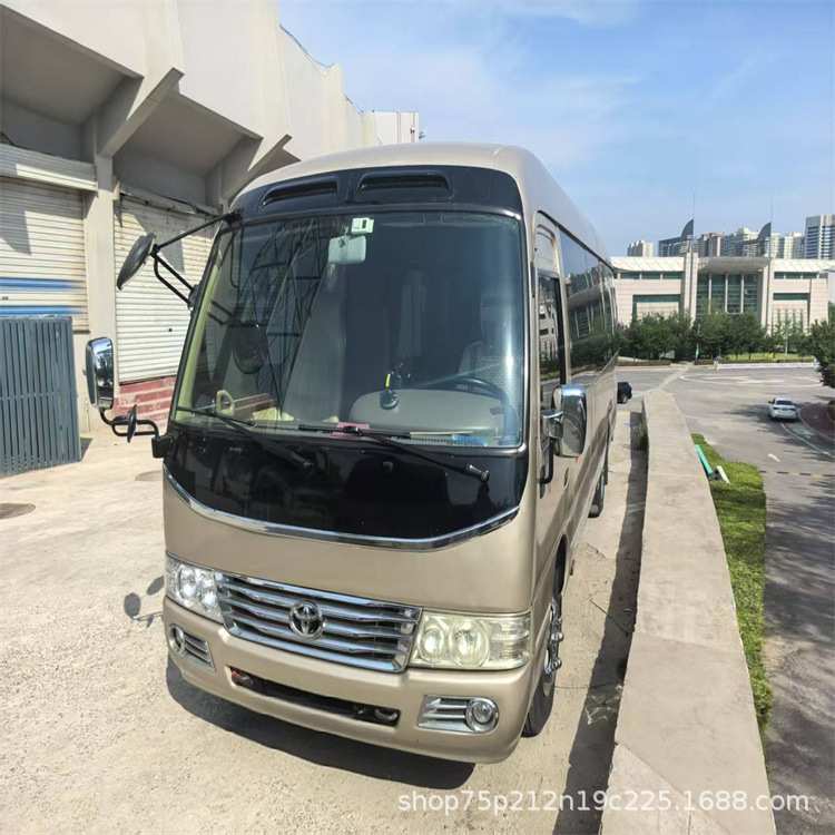 常年出口 中型客车19-23座 电动门 中巴老款丰田考斯特客车