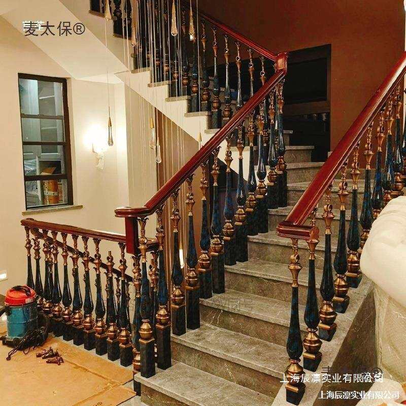 别墅自建房铝合金楼梯扶手护栏立柱铝艺欧式护栏直梯弧形旋麦太保