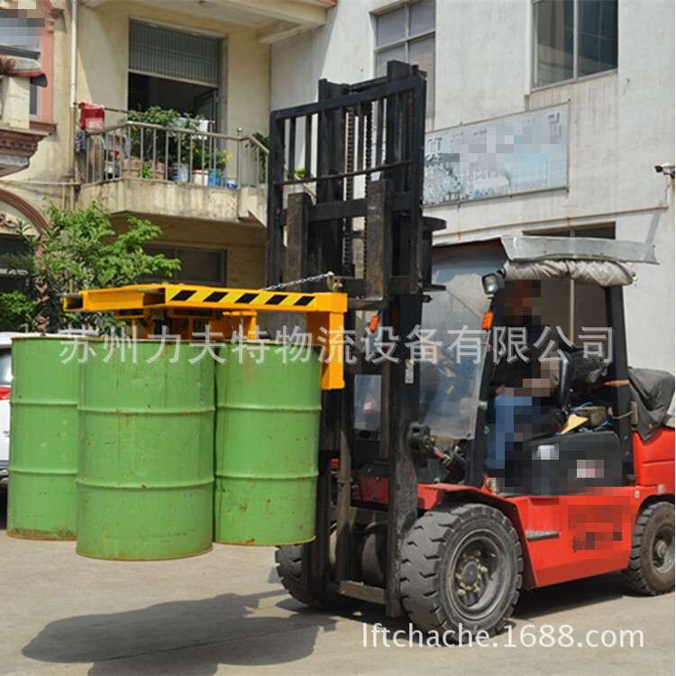 油桶夹具叉车专用200L抓桶器yl4工厂物流搬运神器装卸4桶鹰嘴属具