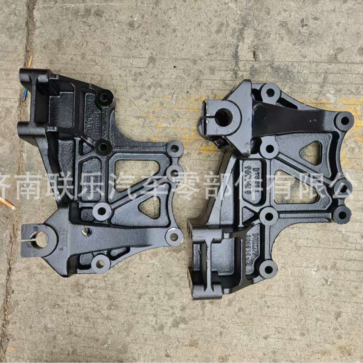 重型汽车配件大全 陕汽德龙 前簧后支架 DZ95259690639 现货直发