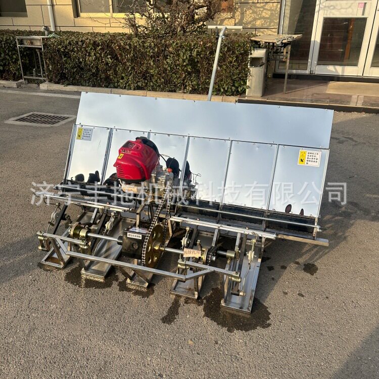 轻巧式插秧机自重轻烂泥田浅水田都能下不陷车不压苗转弯掉头方便