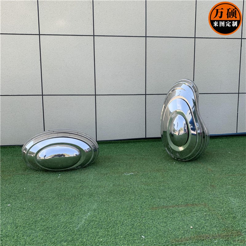 不锈钢镜面层叠鹅卵石石头景观雕塑装饰小M品广场园林小区摆件坐