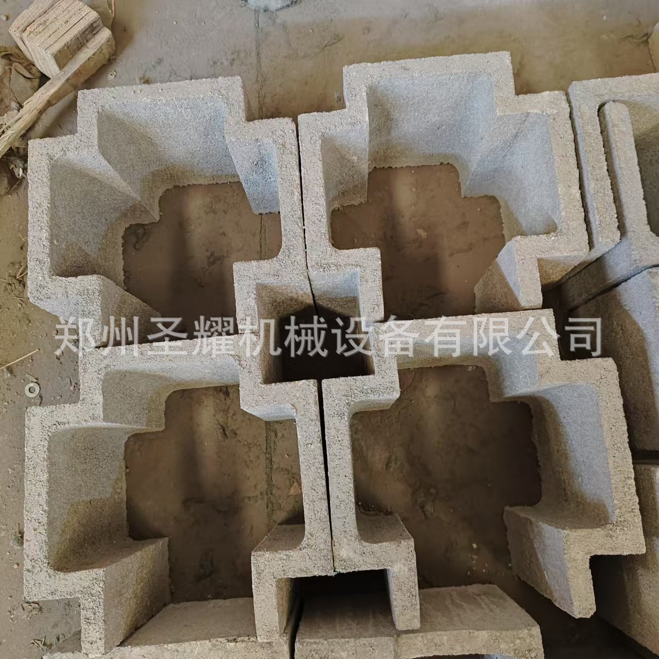 免支模二次结构构造柱制砖机    免支模板抱框柱膜壳成型机