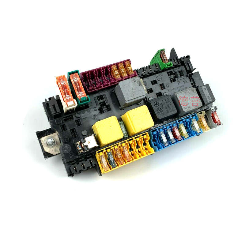 适用奔驰156 GLA180 GLA200 GLA220 GLA260等发动机继电器保险盒