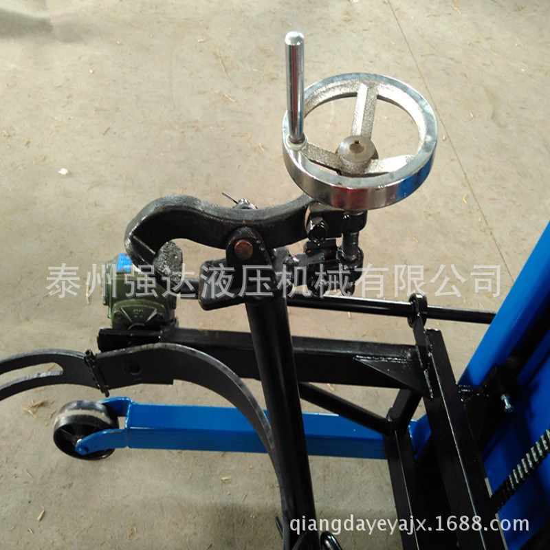 半电动油桶堆高车 半自动圆桶装卸车 T电动油桶倒料车