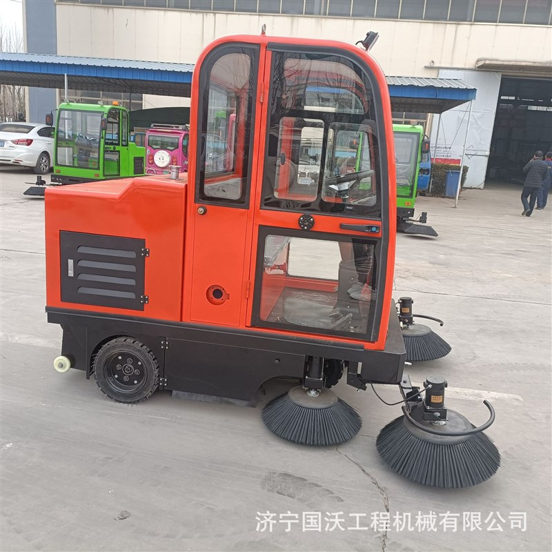 电动封闭式扫地机 小型吸尘洒水清扫机K出售 学校用扫路机图片
