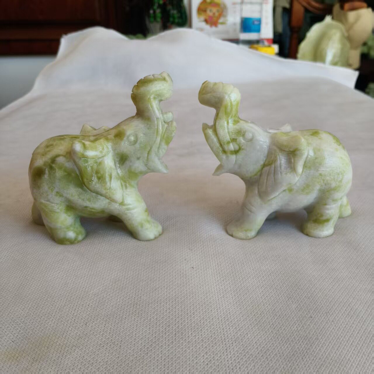 玉器市场批发岫玉 黄玉 白玉 玉摆件开业小象工艺品批发客厅装饰