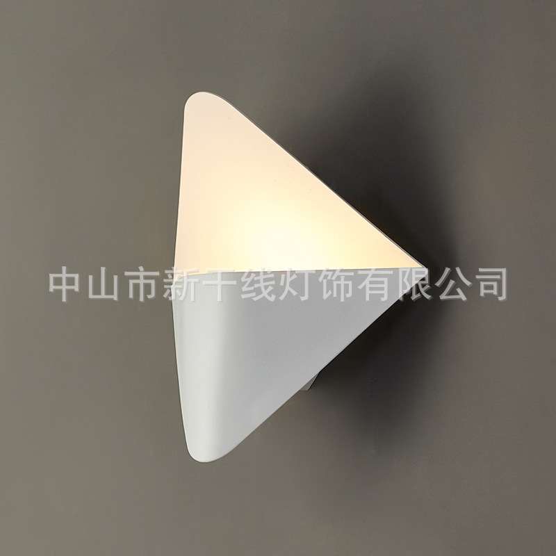 烤漆哑白后现代极简氛围壁灯卧室过道夜灯创意墙壁灯轻奢床头灯具