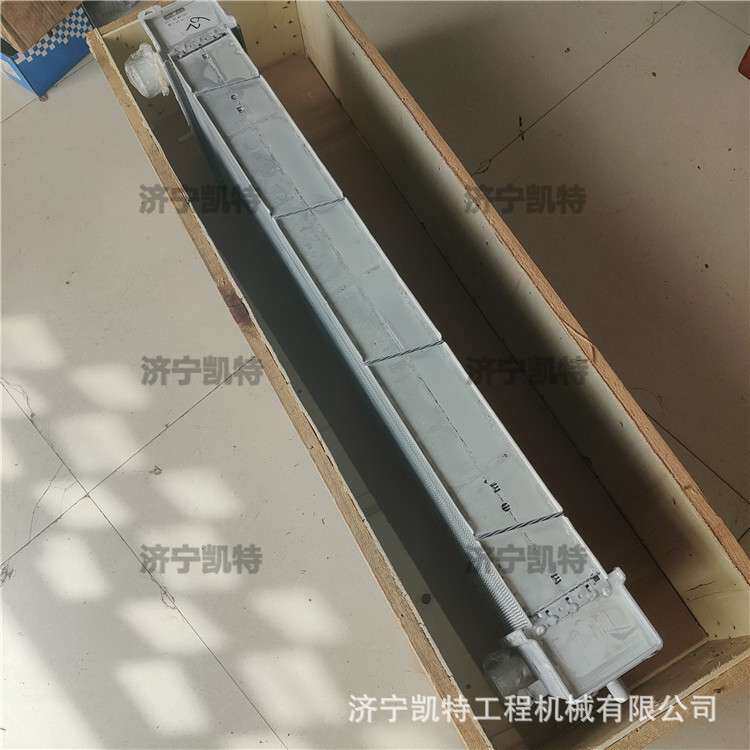 原厂散热器 PC200/210-8M0挖掘机水散发动机水箱20Y-03-46110