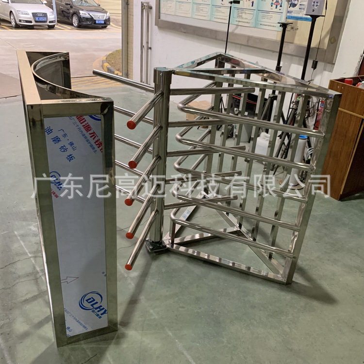 车站单向门不锈钢旋转单向道匝机广州火车站手推梳状矩形旋转门