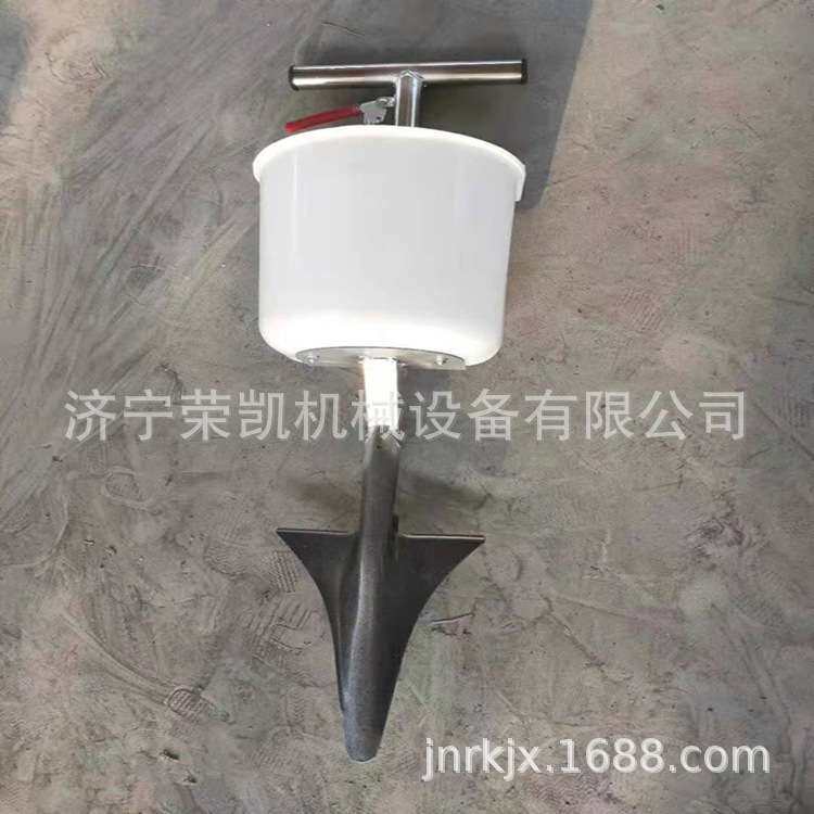 新型果树深度施肥器不锈钢铁锹式施肥器厂家锄头铁锹农田追肥工具