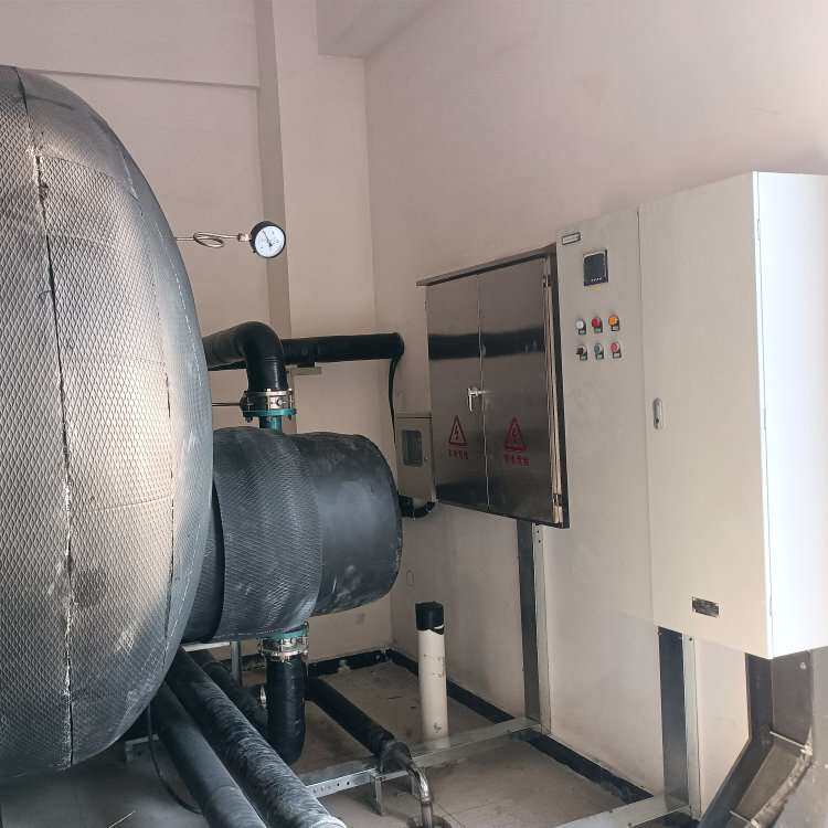 物流园区宿舍黑铬蓝钛平板太阳能集热器 大型节能热水设备