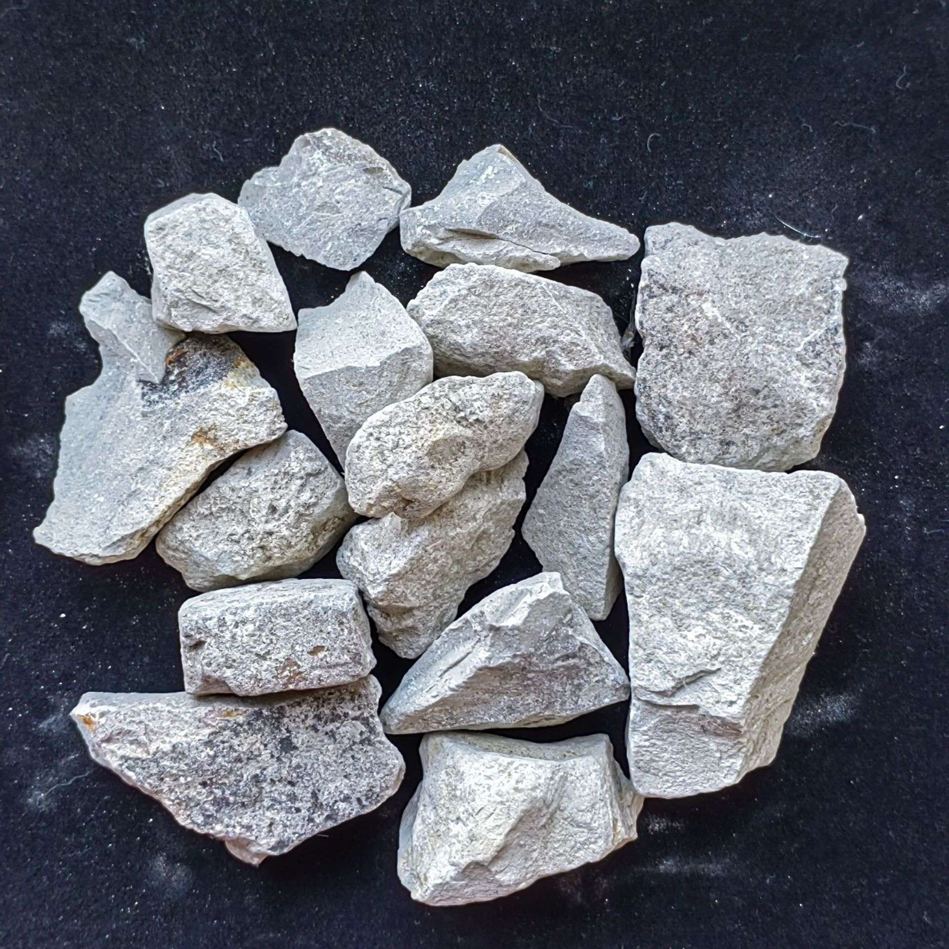 厂家供应 沸石2-4  3-5cm 沸石颗粒 污水处理用沸石 规格齐全