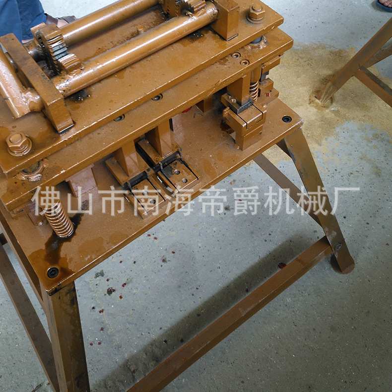 门窗设备 铝合金冲压模具 50铝合金门窗冲压机 推拉门窗