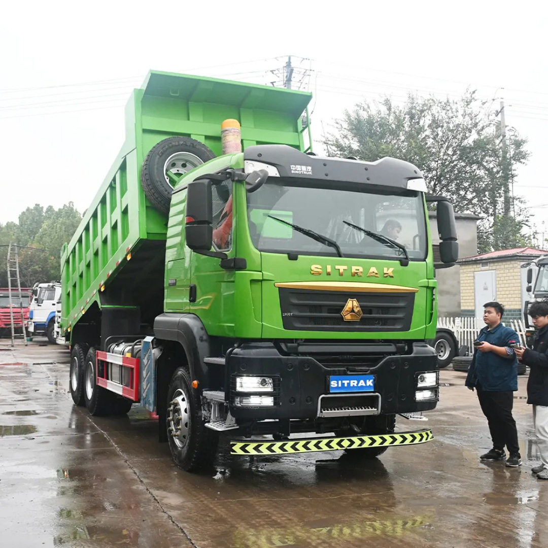 中国重汽汕德卡6x4自卸卡车