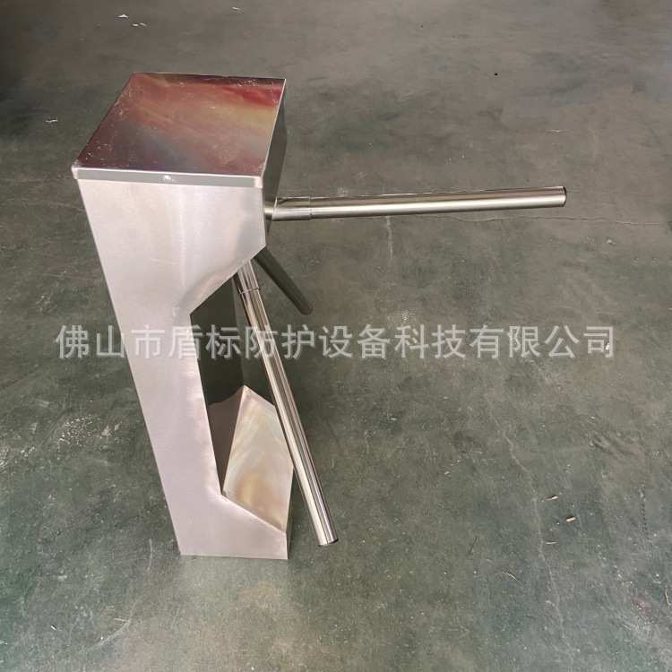 游乐园景区进出单限通行不锈钢滚闸门 盾标防护单向三辊转闸门