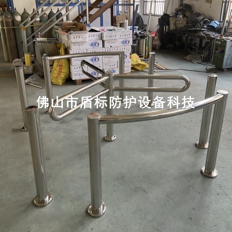地下停车场超市入口人行通道转闸可通行轮椅,婴儿车不锈钢通道匝