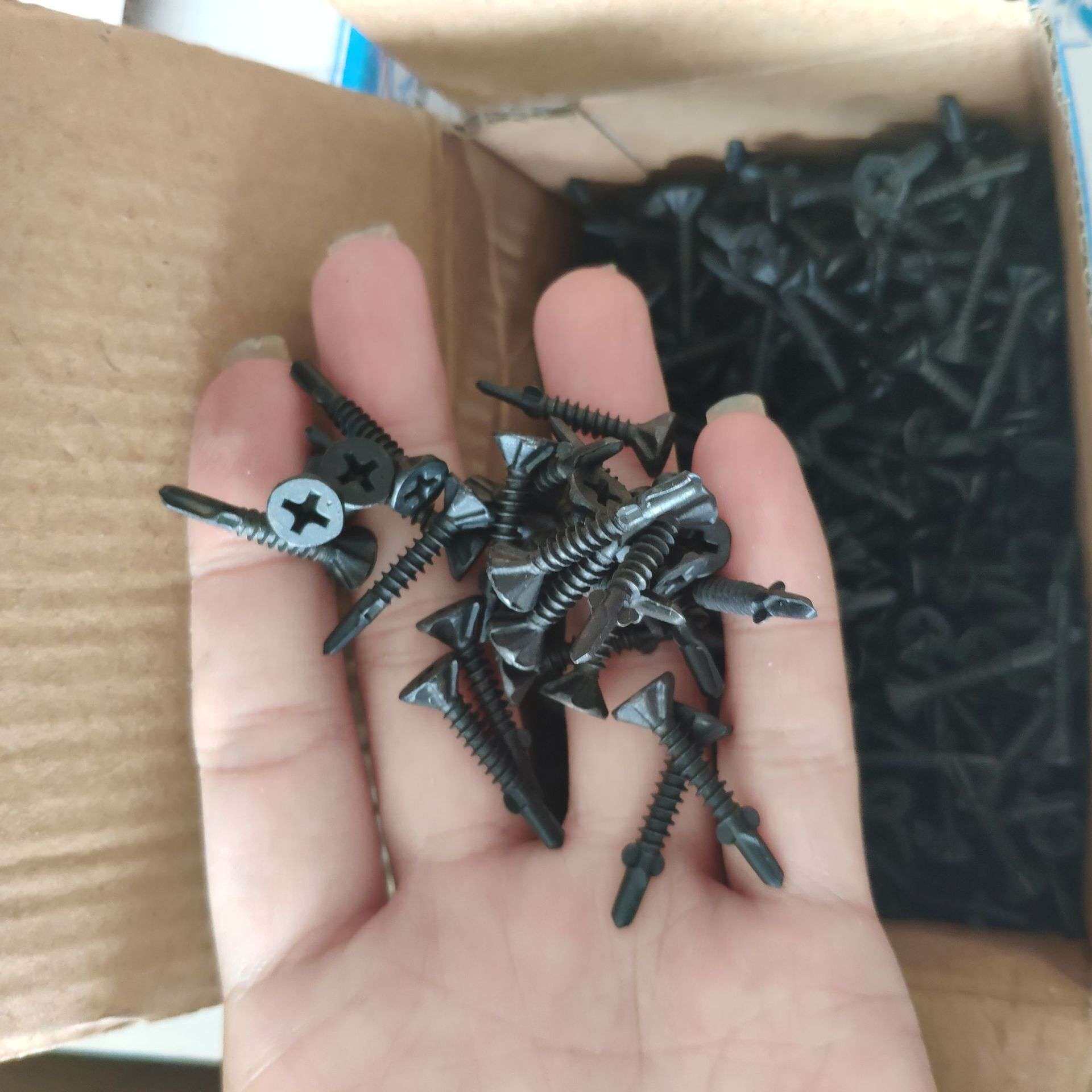 带翼燕尾螺丝钉夹耳钉硅酸钙板专用沉头钻尾平头带耳自攻自钻螺钉