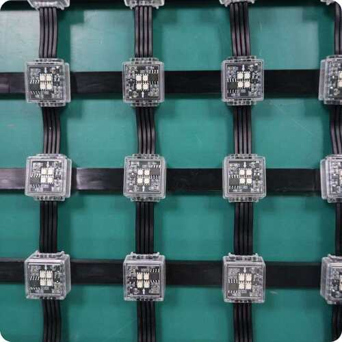 户外防水H2020四灯P50柔性透像素屏新媒体广告显示屏LED网格屏