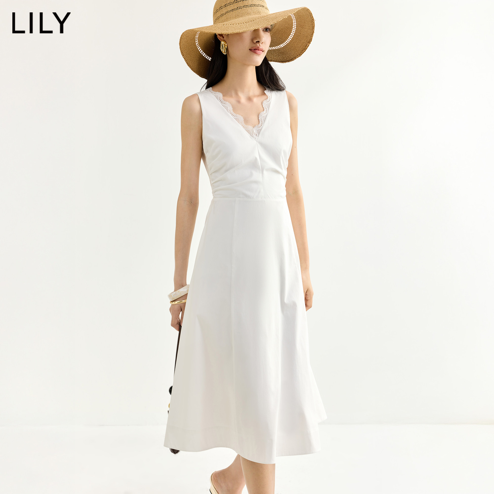LILY2026夏新款女装法式V领蕾丝拼接收腰气质通勤白色无袖连衣裙