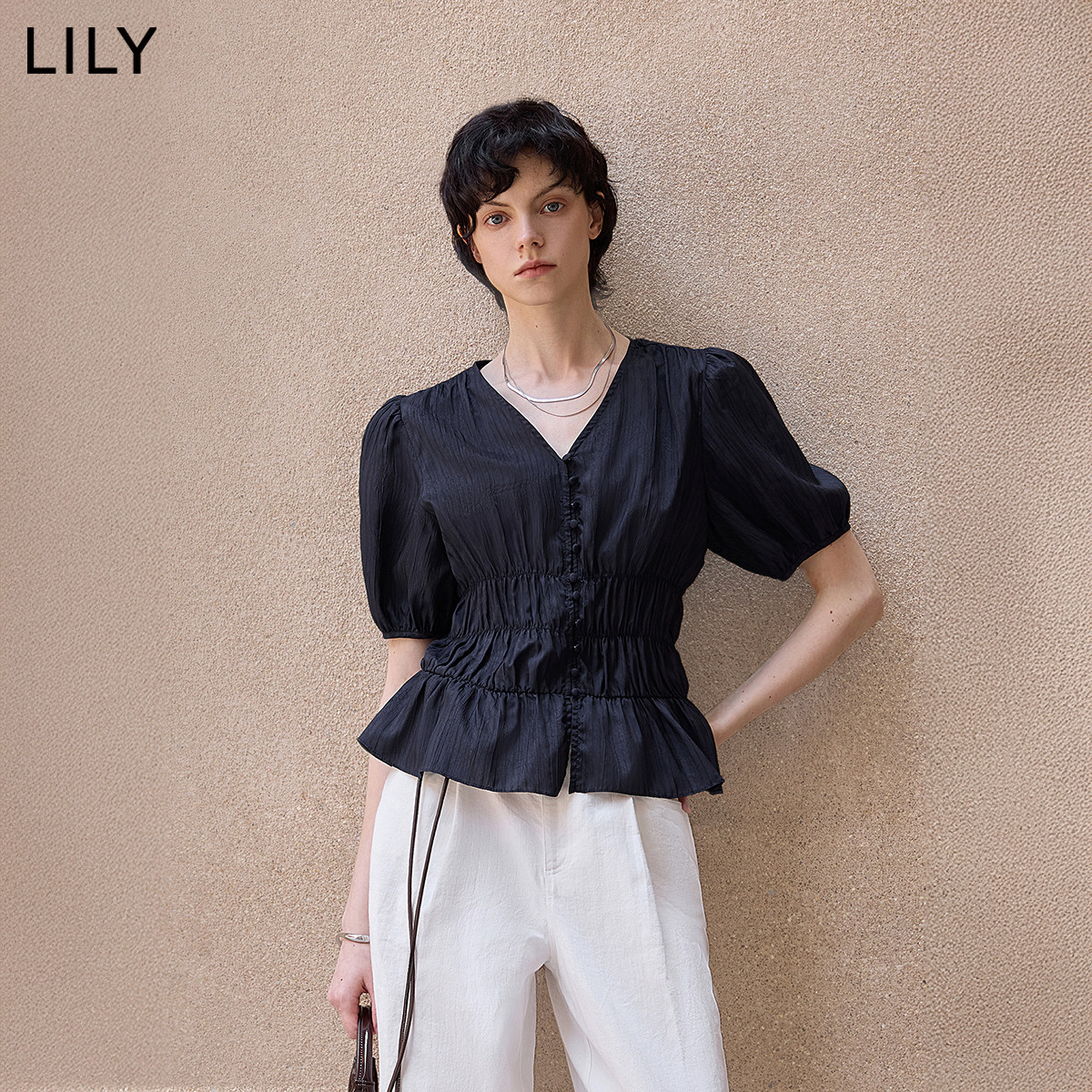 LILY2026夏新款法式浪漫V领收腰休闲通勤藏青色泡泡袖短袖衬衫女