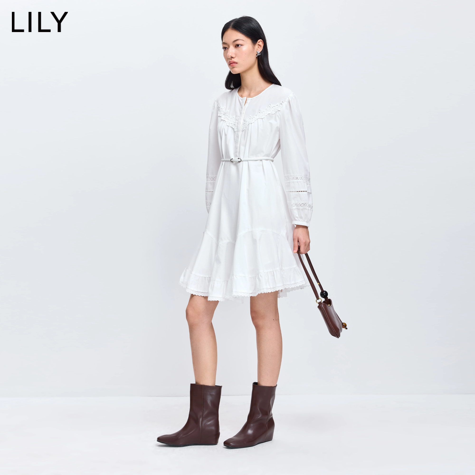 LILY2026春新款女装法式圆领灯笼袖蕾丝不规则气质通勤白色连衣裙