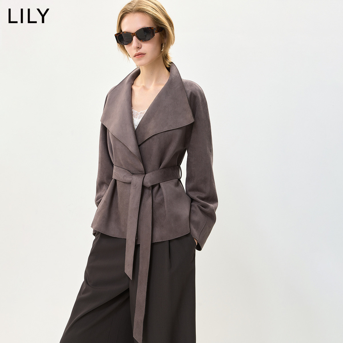 LILY2026秋新款女装复古大翻领休闲通勤腰带收腰深色长袖风衣外套