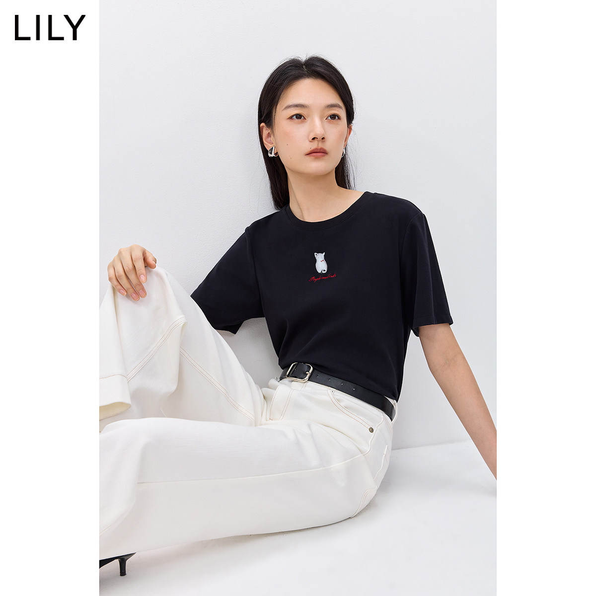 LILY2026春新款简约撞色小猫图案刺绣正肩休闲通勤圆领短袖T恤女