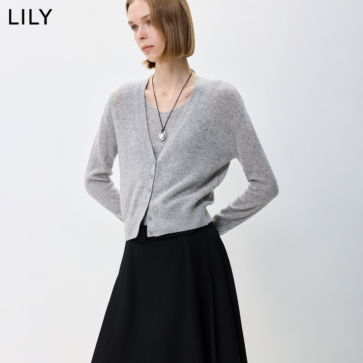 LILY2026秋新款女装羊毛混纺松弛感假两件V领休闲通勤套头针织衫