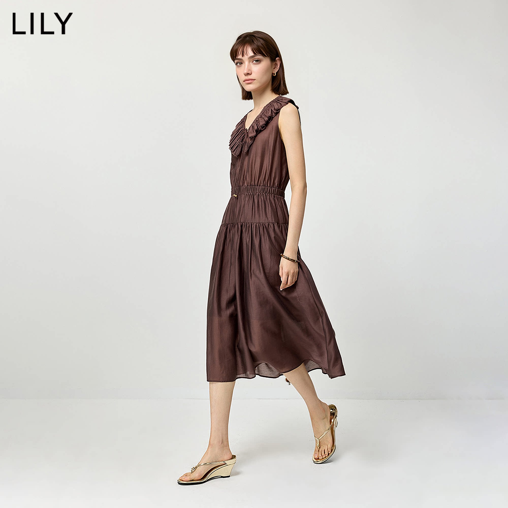 LILY2026夏新款女装莱赛尔混纺复古V领荷叶边收腰通勤无袖连衣裙