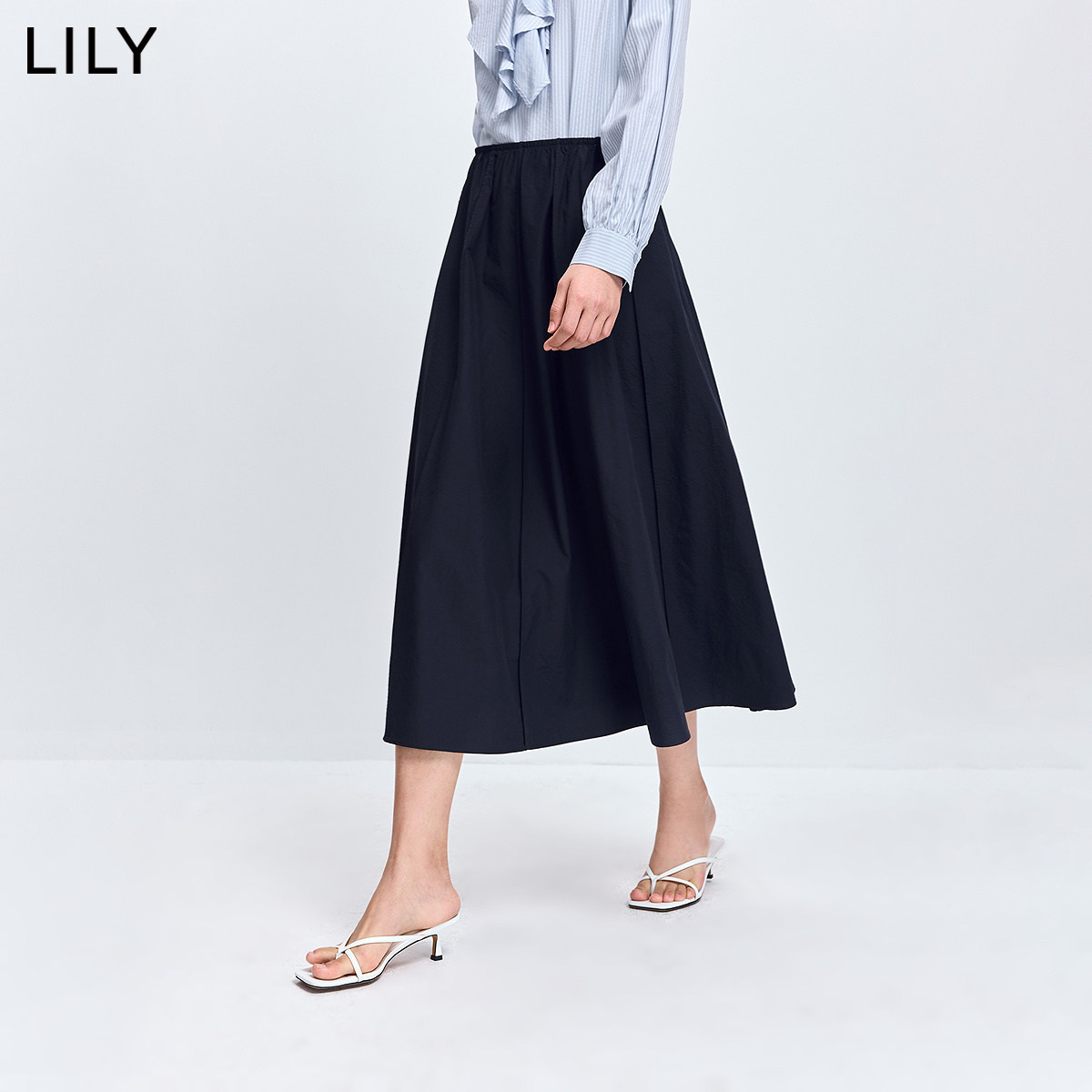 LILY2026春新款女装复古松紧腰宽松休闲通勤藏青色A字半身裙伞裙