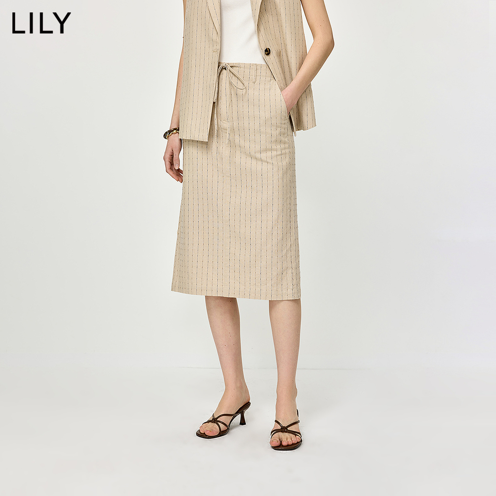 LILY2026夏新款女装老钱风肌理感撞色条纹抽绳浅米色半身裙铅笔裙