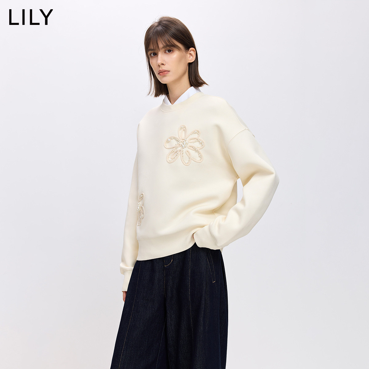 LILY2026春新款女装时髦立体花朵珍珠落肩宽松米白色圆领套头卫衣