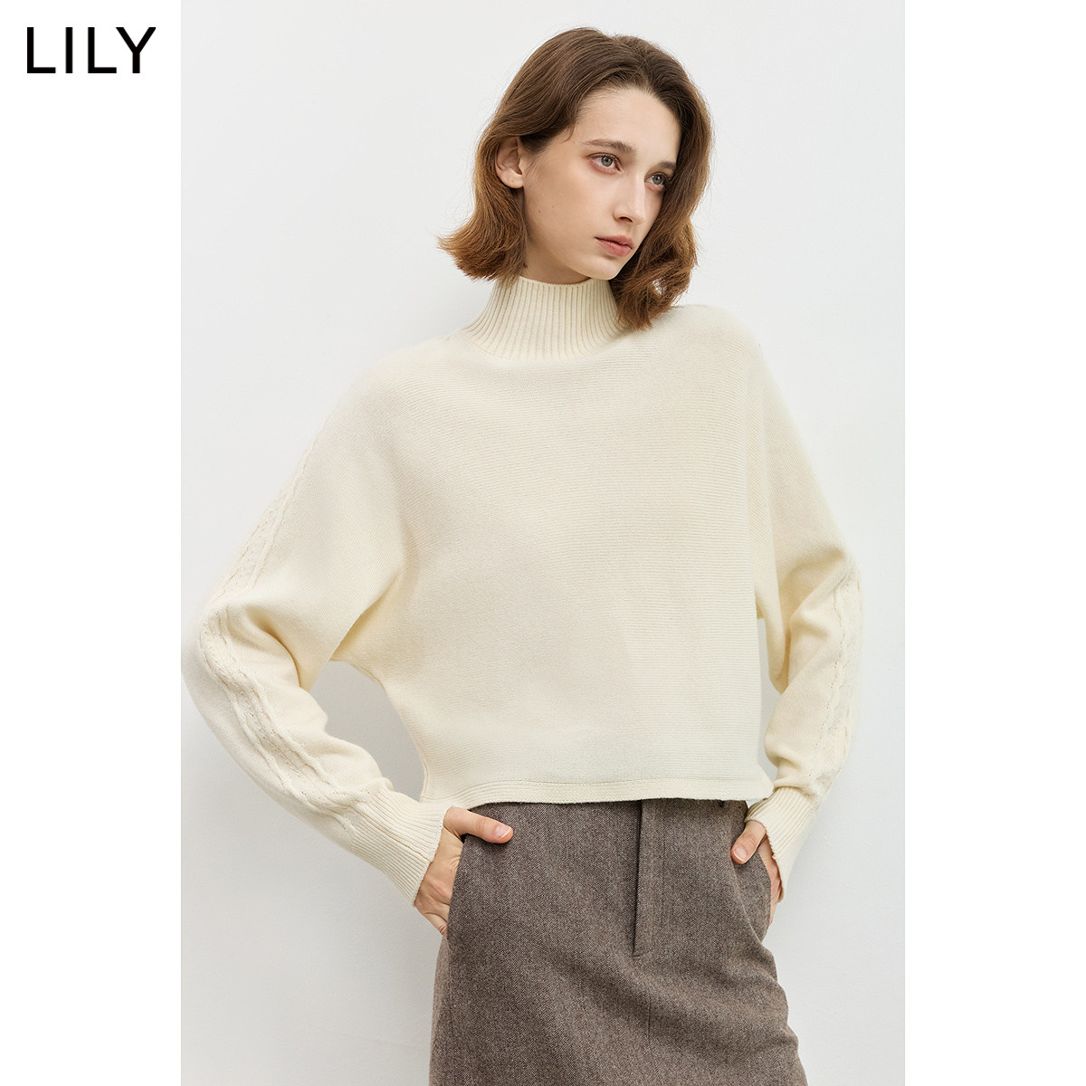 LILY2026冬新款羊毛混纺高领休闲通勤米白色套头针织衫毛衣女短款