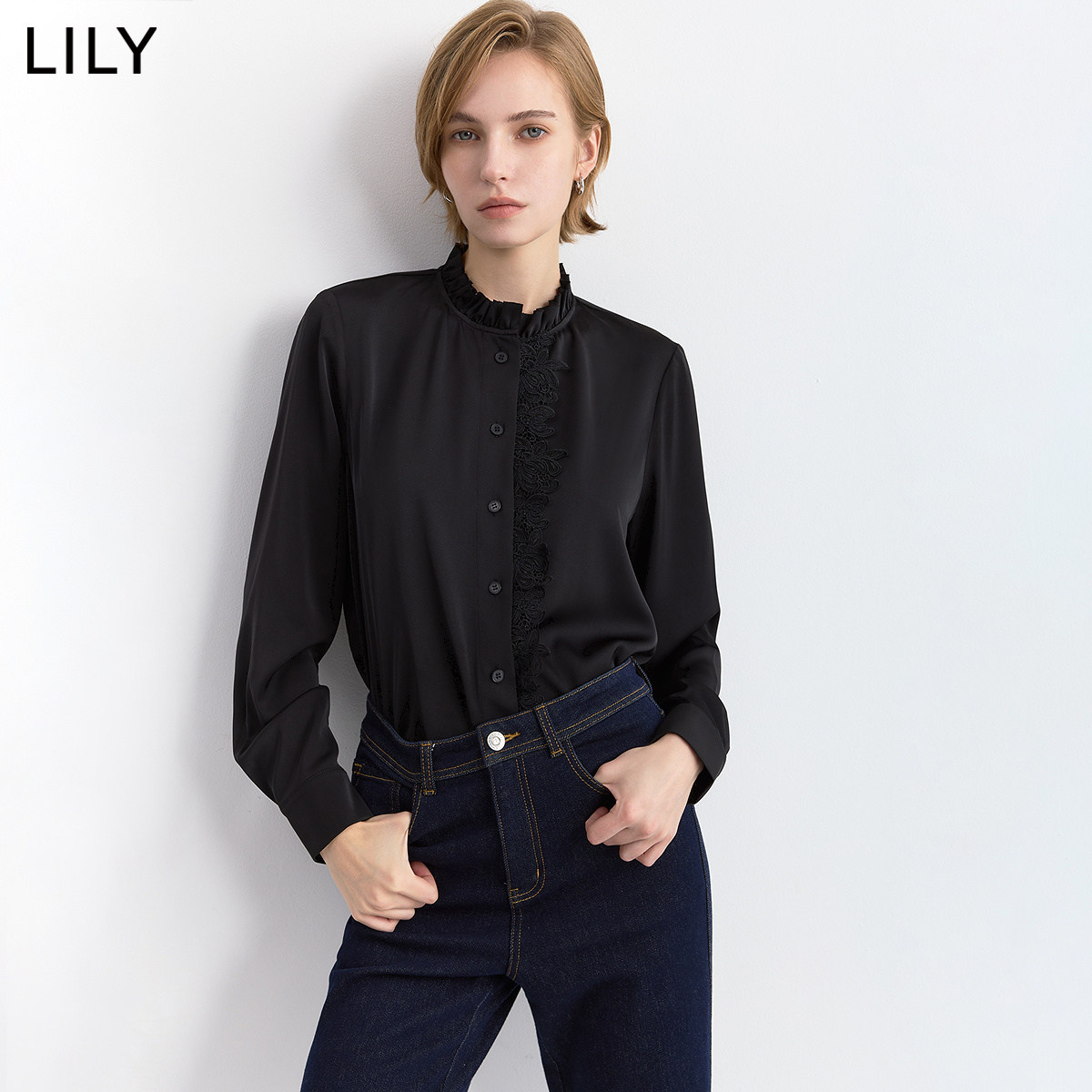 LILY2026冬新款女装复古烟囱领蕾丝拼接正肩休闲通勤长袖衬衫外套