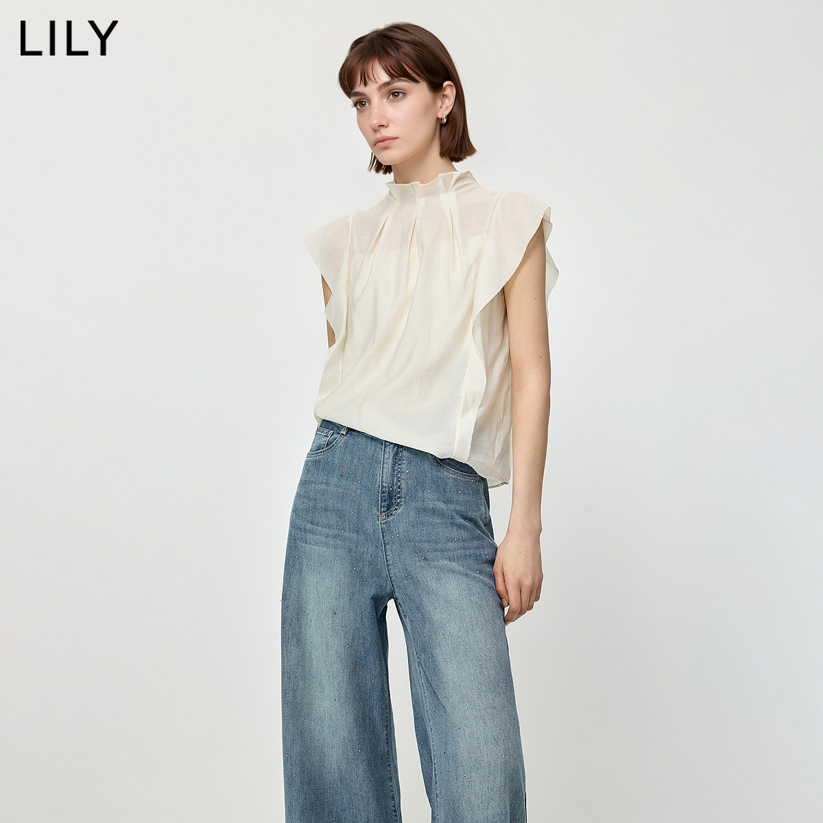 LILY2026夏新款女装醋酸混纺法式浪漫荷叶边小飞袖通勤白色套头衫