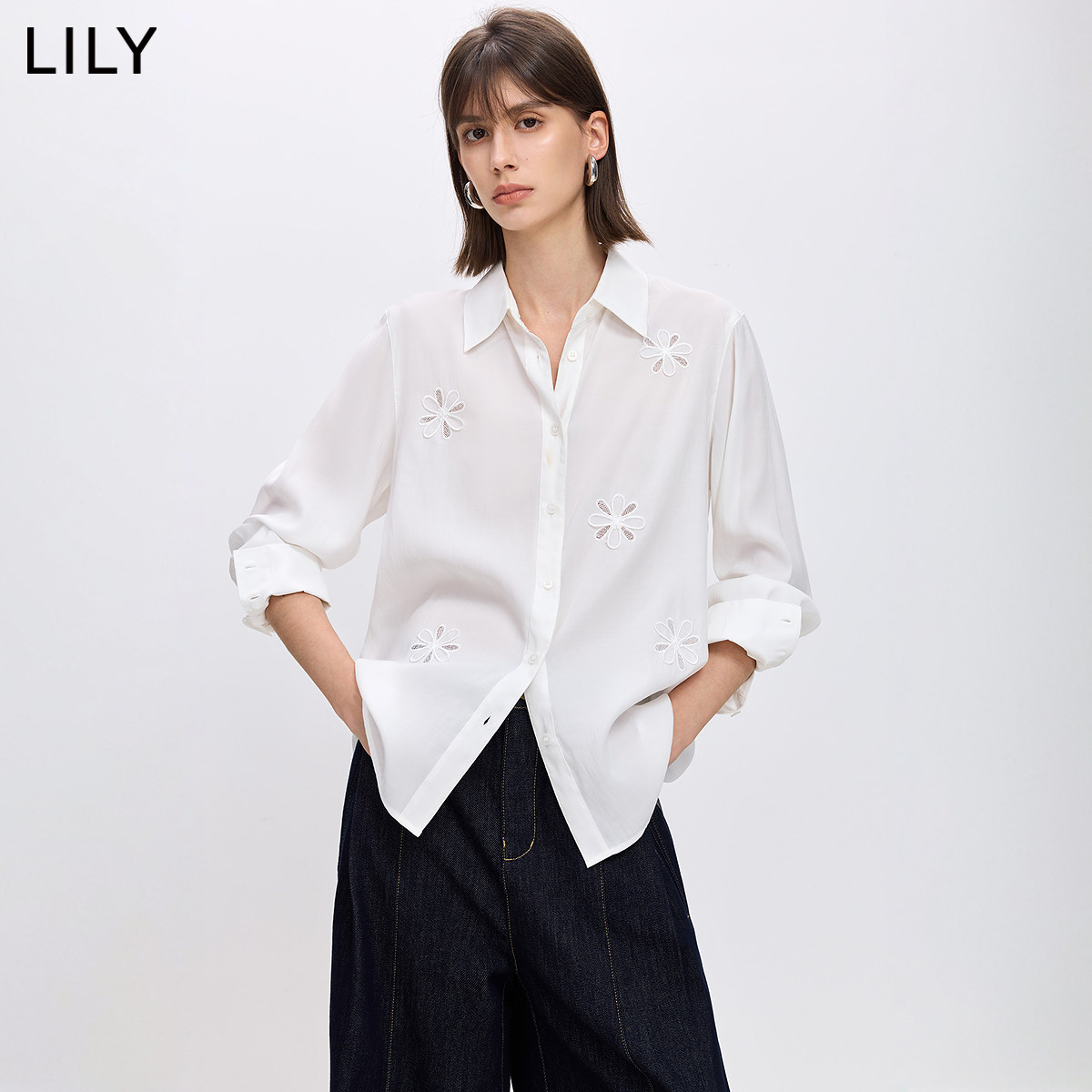 LILY2026春新款莫代尔混纺立体花朵镂空刺绣气质米白色衬衫外套女