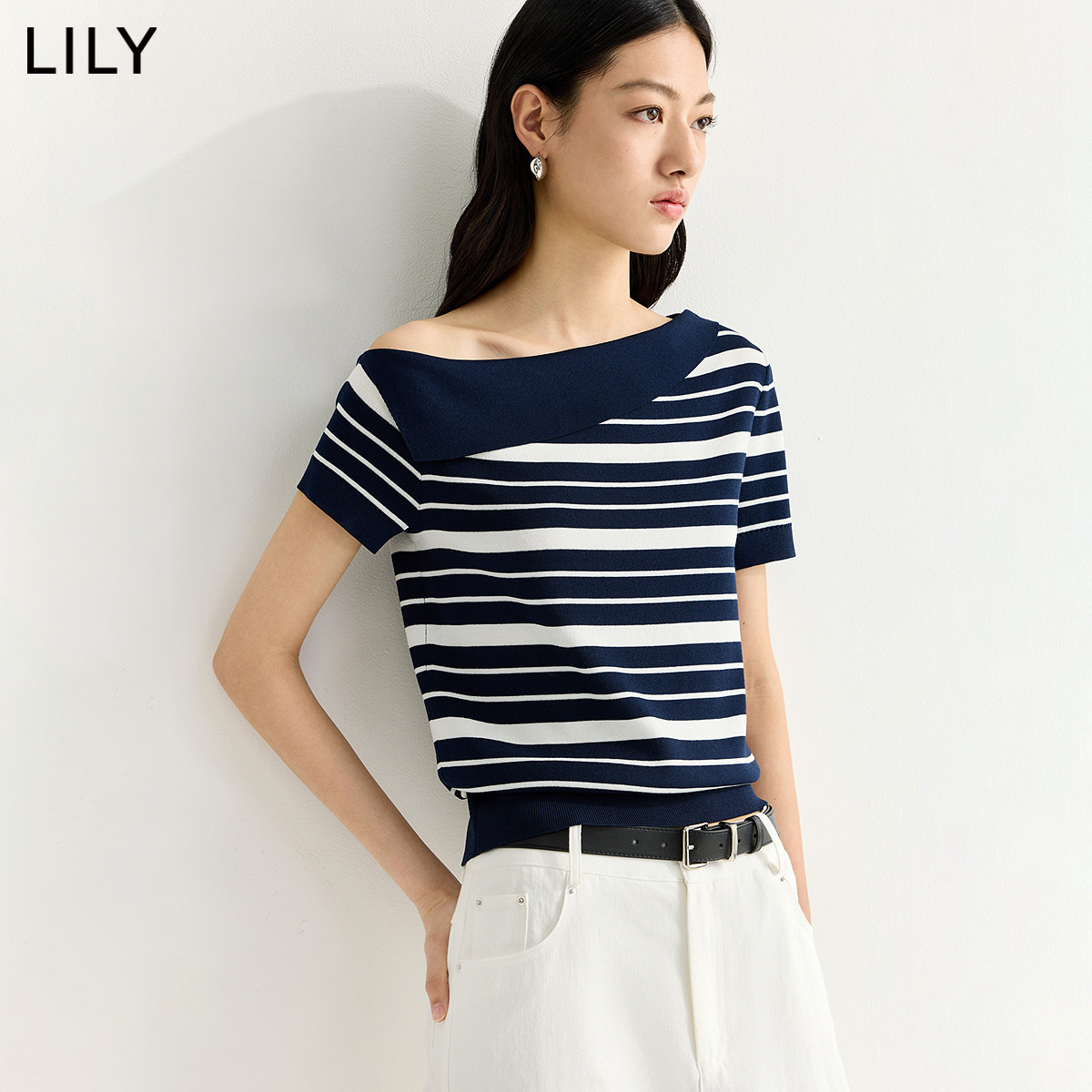 LILY2026夏新款复古斜肩条纹休闲通勤藏青色短袖针织衫毛衣女短款