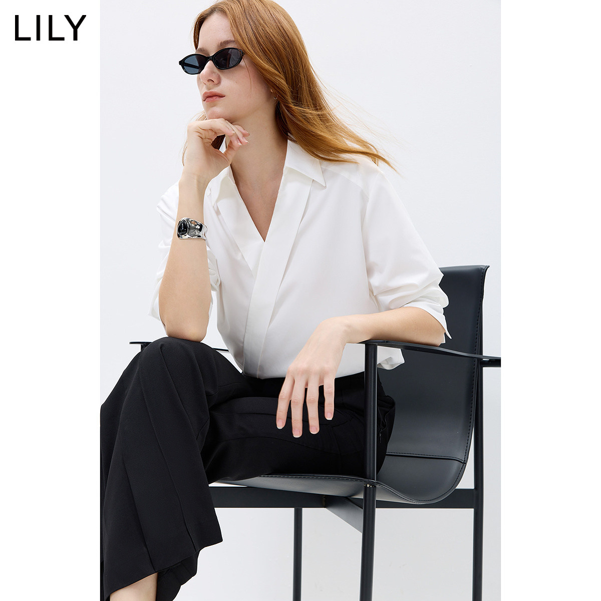 LILY2026秋新款设计感剪刀领斜门襟落肩宽松休闲通勤套头雪纺衫女