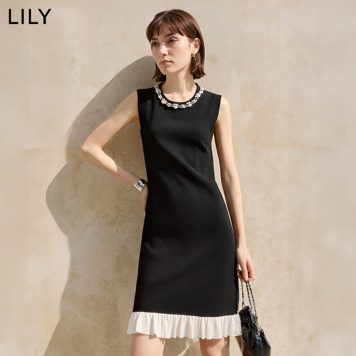 LILY夏季通勤黑色钉珠连衣裙