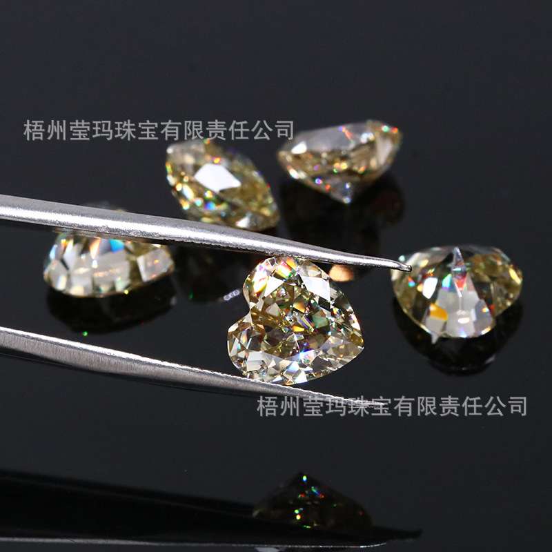 工厂货源心形浅黄色冰花切莫桑石  爱心形原色莫桑裸石过钻笔