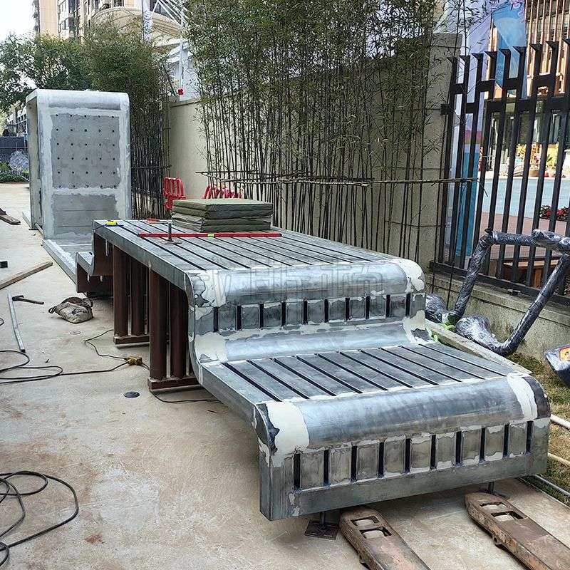 户外装饰长凳公园弧形凳子创意不锈钢公园广场庭院小区仿木纹坐凳
