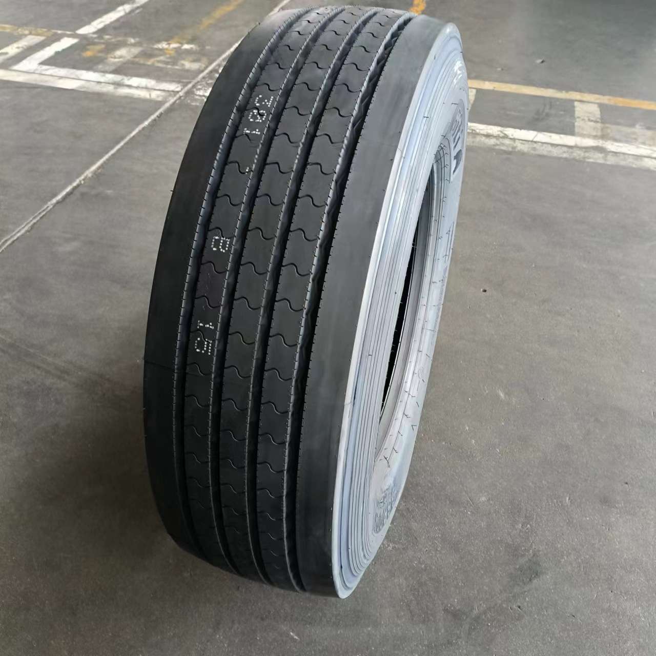 佳通轮胎 GITI 295/80R22.5 GSR225花纹 全钢丝卡车客车佳通轮胎