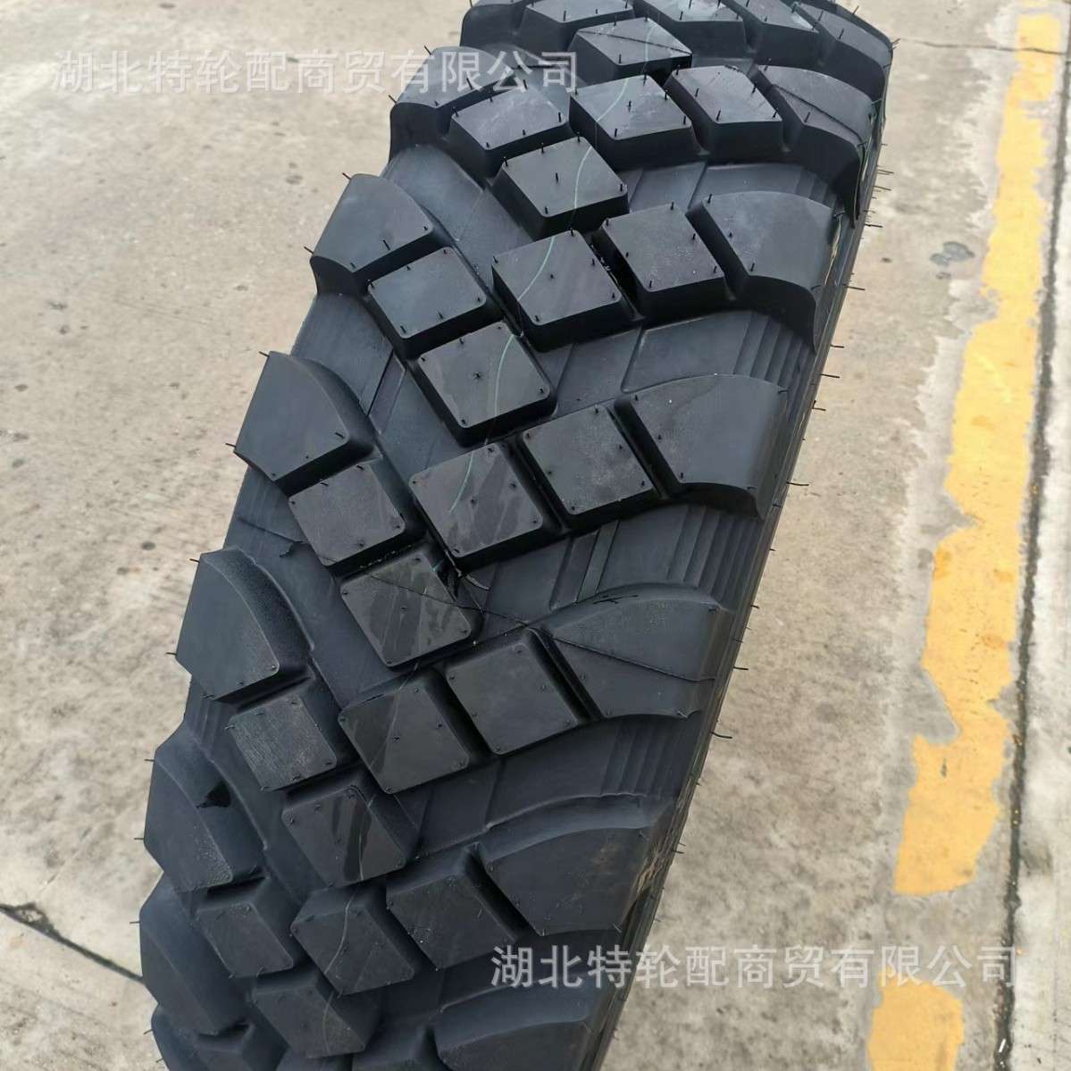 东风轮胎（DONGFENG)12R20 轮胎适用东风EQ2102车型花纹DS703 轮